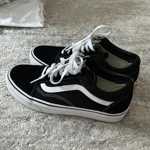 Black Old Skool low top vans